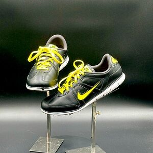 Nike Oceania lace-up sneakers. Size 8.5 Women Black/yellow. Excellent condition!